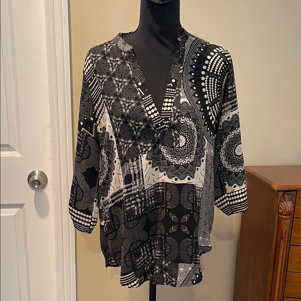 Black and White Patterned Women's Top